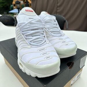 Mens Nike Air Max Plus TN x Supreme White Red - Size 12 (DA1472-100)